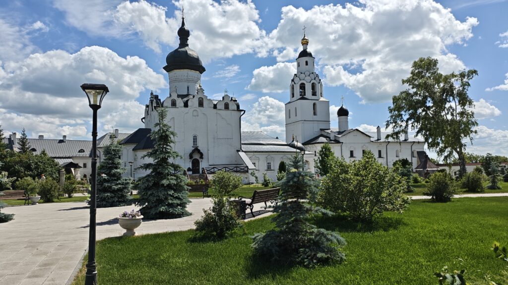 Слушатели факультета завершили учебный год экскурсией в Свияжск